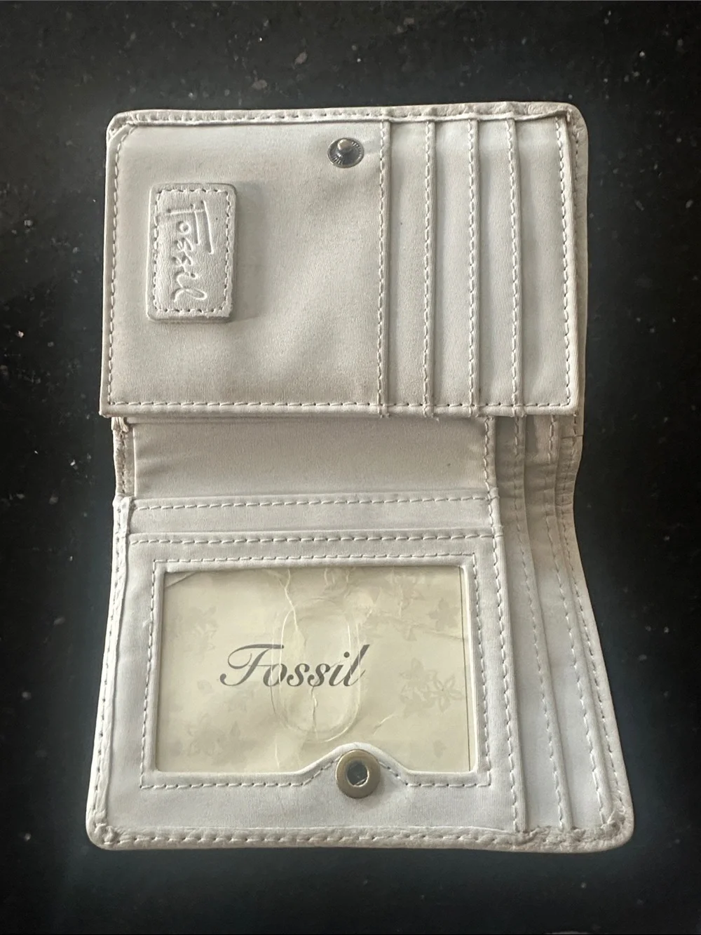 Fossil Maddox Cream Leather Trifold Wallet